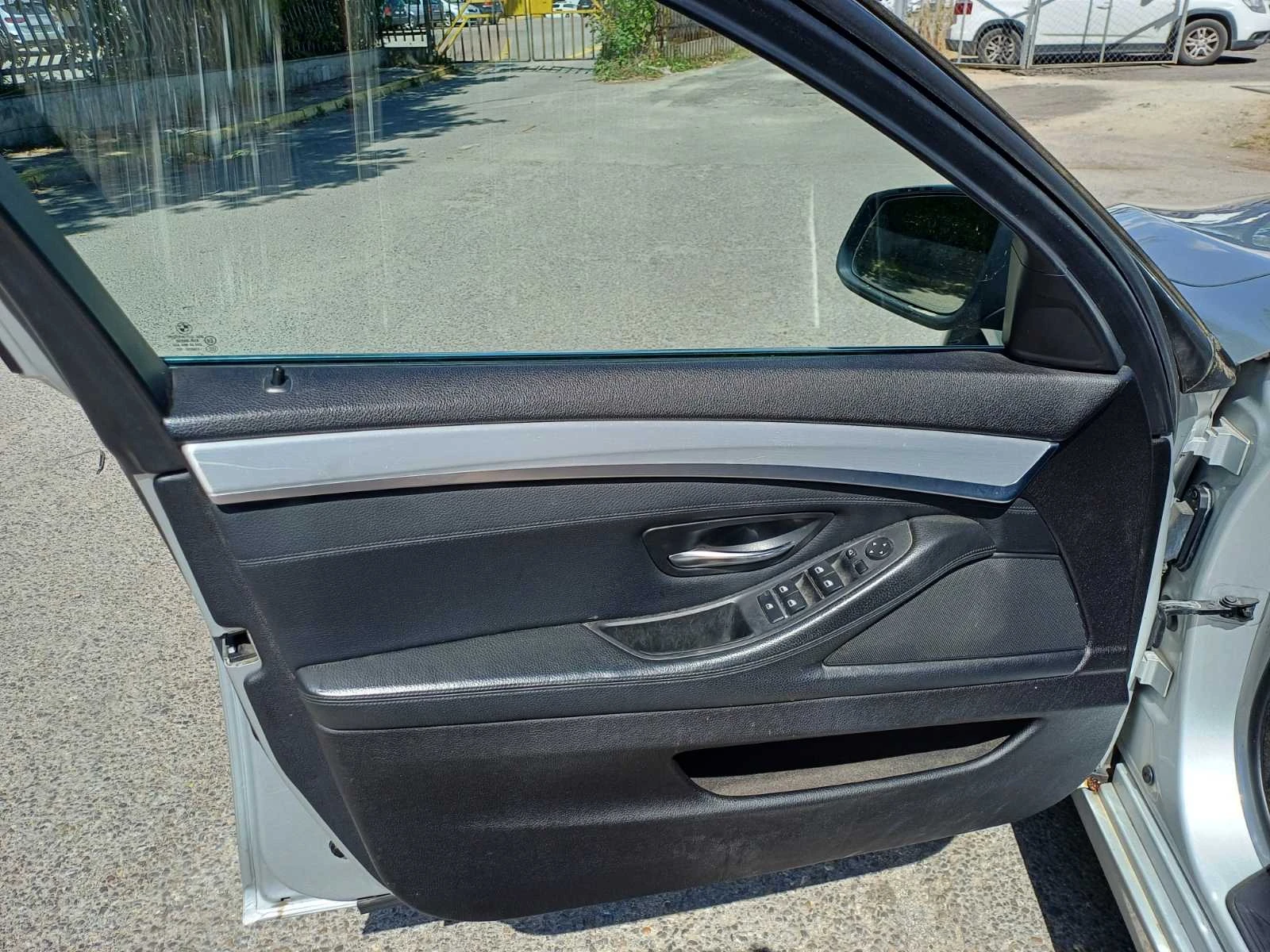 BMW 530 d Touring, снимка 11 - Автомобили и джипове - 56559855
