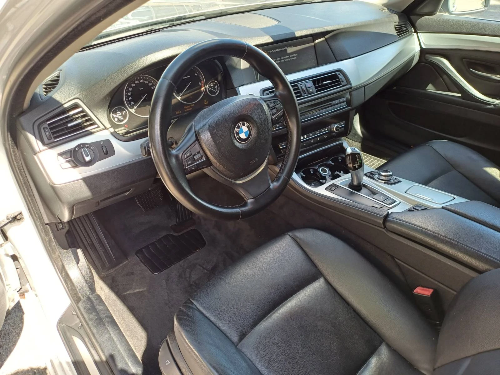BMW 530 d Touring, снимка 9 - Автомобили и джипове - 56559855