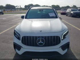 Mercedes-Benz GLB35AMG 4MATIC* КОЖА* ПОДГРЕВ* ПАНОРАМА* КАМЕРА* KEYLESS* , снимка 11
