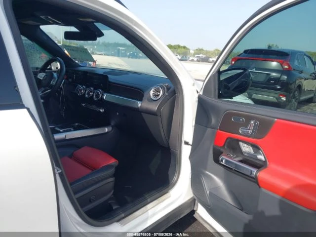 Mercedes-Benz GLB35AMG 4MATIC* КОЖА* ПОДГРЕВ* ПАНОРАМА* КАМЕРА* KEYLESS* , снимка 5 - Автомобили и джипове - 55679626