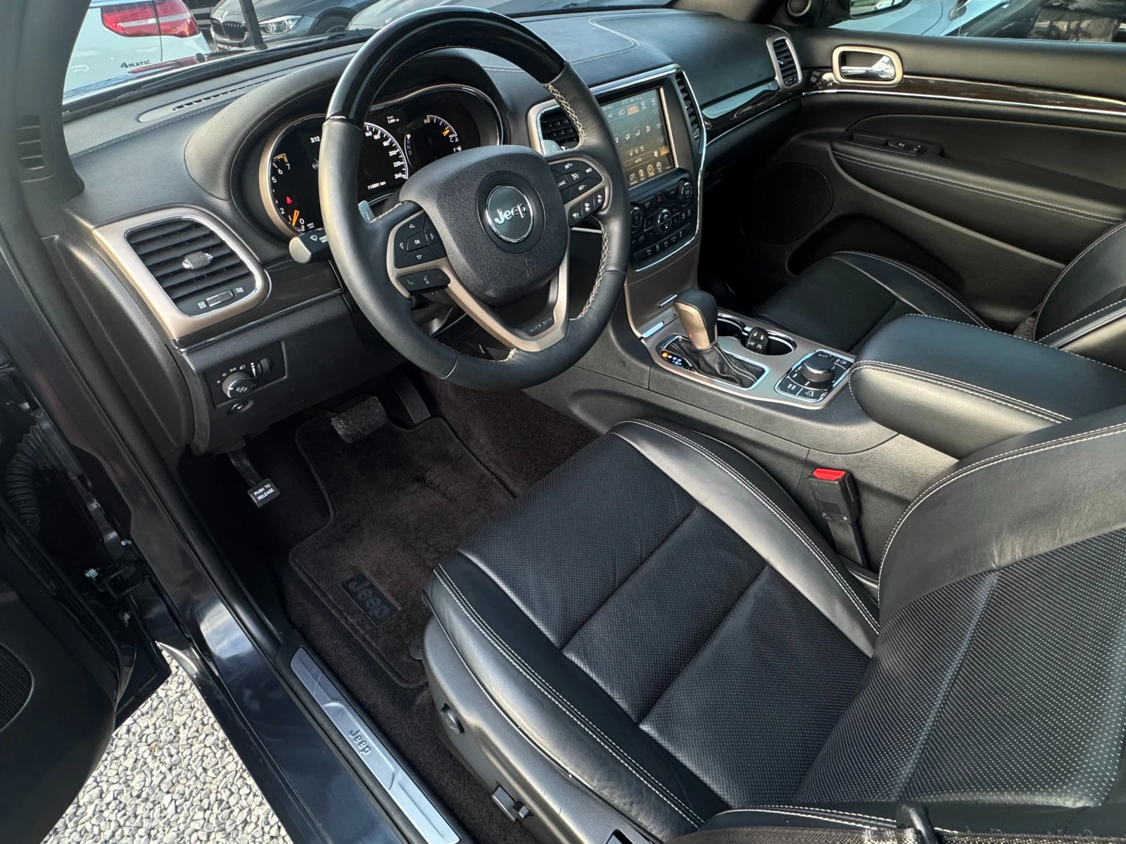 Jeep Grand cherokee 3.6 V6 ! Overland !, снимка 8 - Автомобили и джипове - 56328172