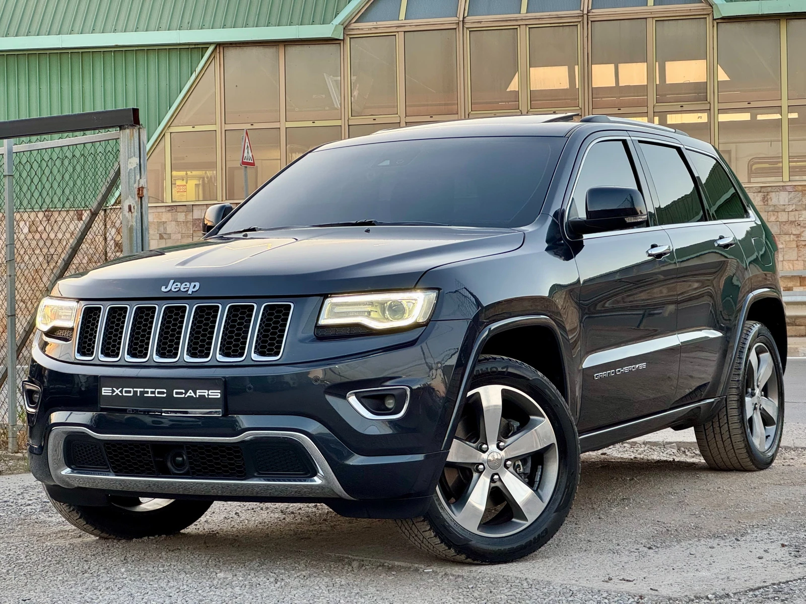 Jeep Grand cherokee 3.6 V6 ! Overland !, снимка 3 - Автомобили и джипове - 56328172