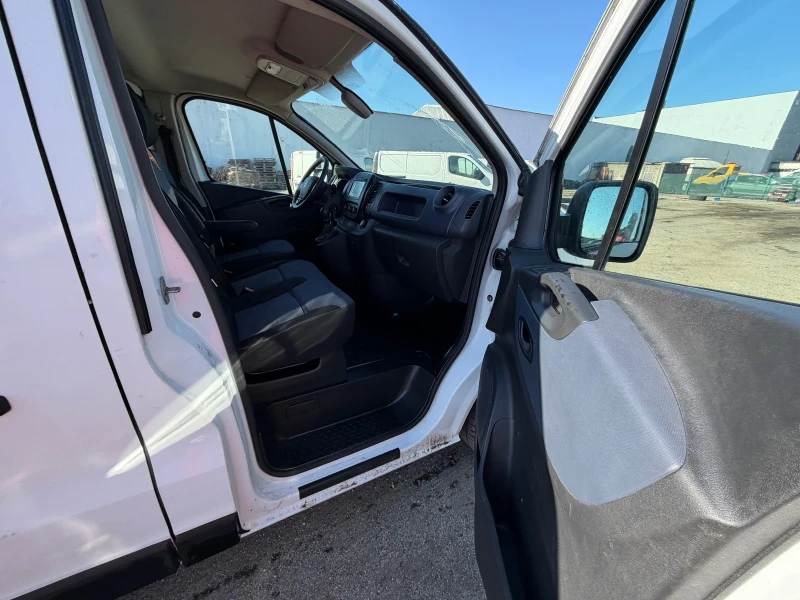 Opel Vivaro, снимка 4 - Бусове и автобуси - 53164382