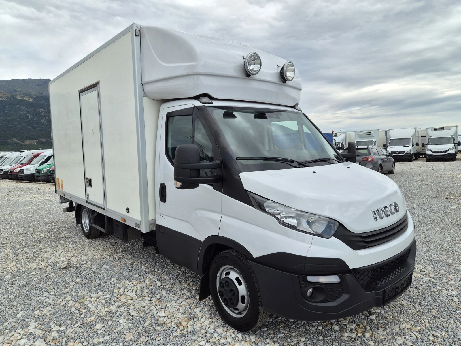 Iveco Daily 35c18 * Автомат * Падащ борд * До 3.5 тона, снимка 7 - Бусове и автобуси - 55448378