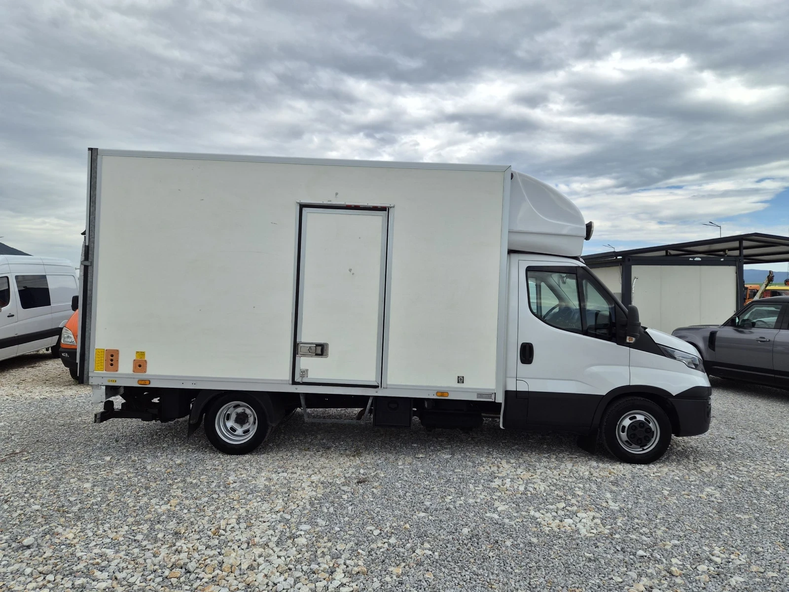 Iveco Daily 35c18 * Автомат * Падащ борд * До 3.5 тона, снимка 6 - Бусове и автобуси - 55448378