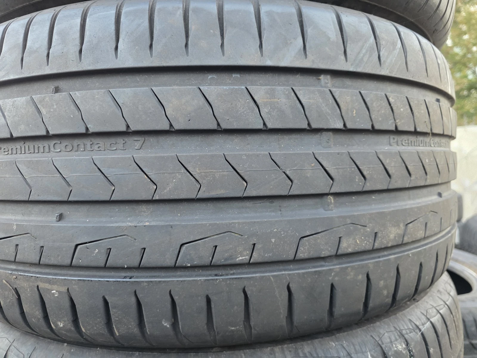 Гуми Летни 285/40R21, снимка 2 - Гуми и джанти - 56663263