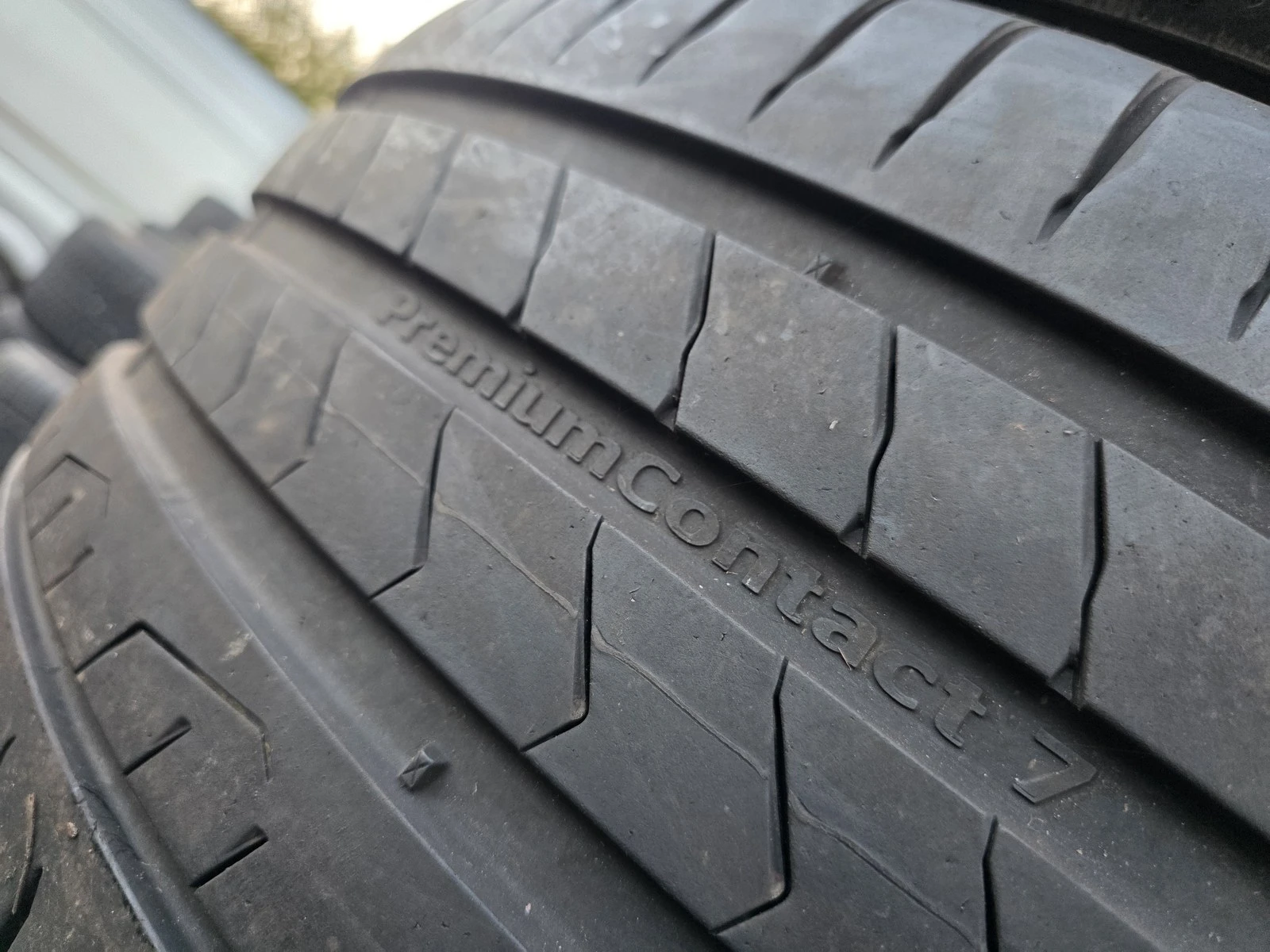 Гуми Летни 285/40R21, снимка 4 - Гуми и джанти - 56663263