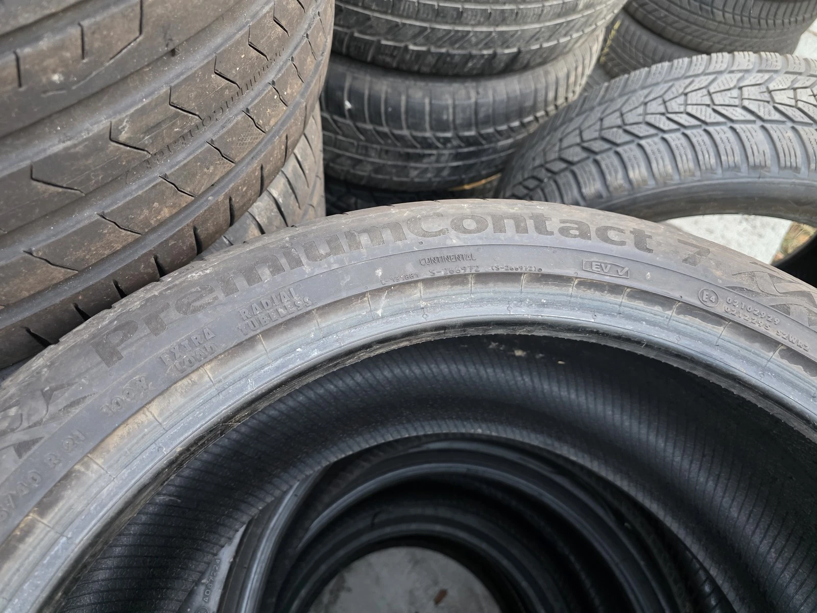 Гуми Летни 285/40R21, снимка 5 - Гуми и джанти - 56663263