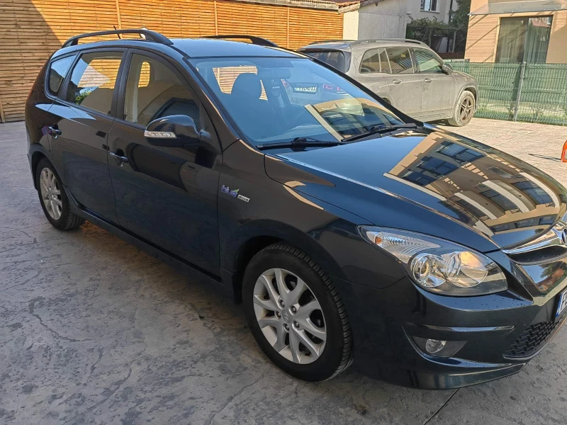 Hyundai I30 Hyundai i30 1.6i, снимка 7 - Автомобили и джипове - 47462853