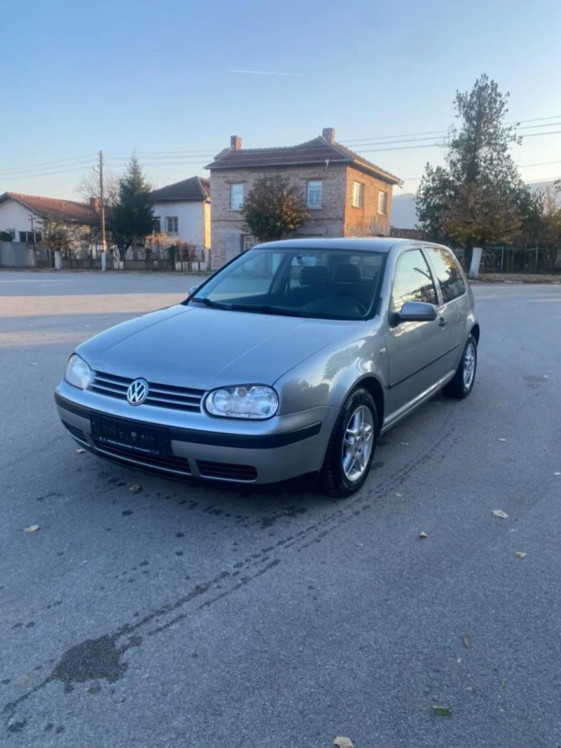 VW Golf, снимка 1 - Автомобили и джипове - 47930464