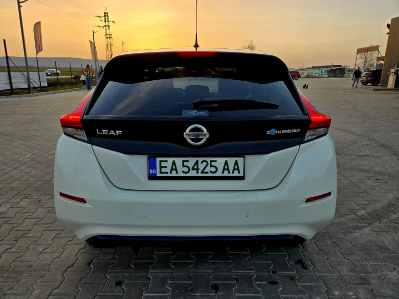 Nissan Leaf  40 KW Tekna Кожа Термопомпа ЛЕД , снимка 4 - Автомобили и джипове - 52476395