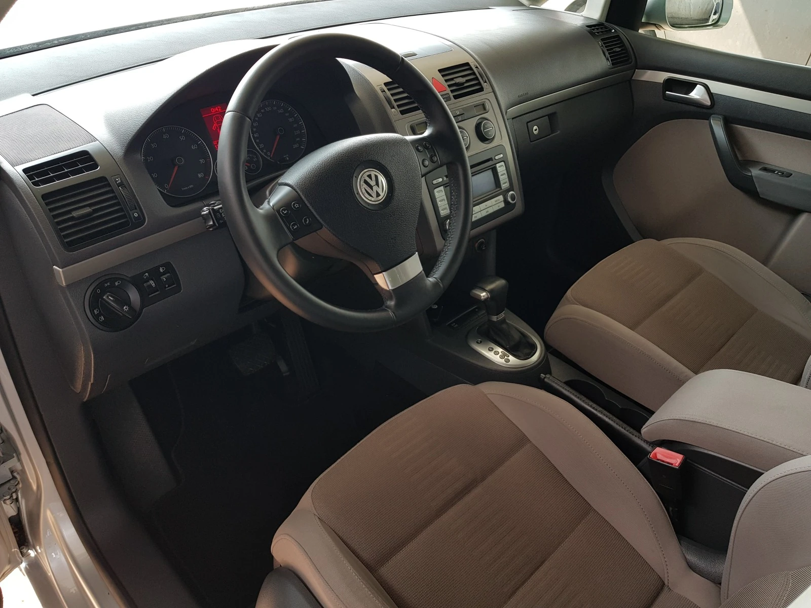 VW Touran 1.4 бензин - автоматик ЛИЗИНГ - изображение 9