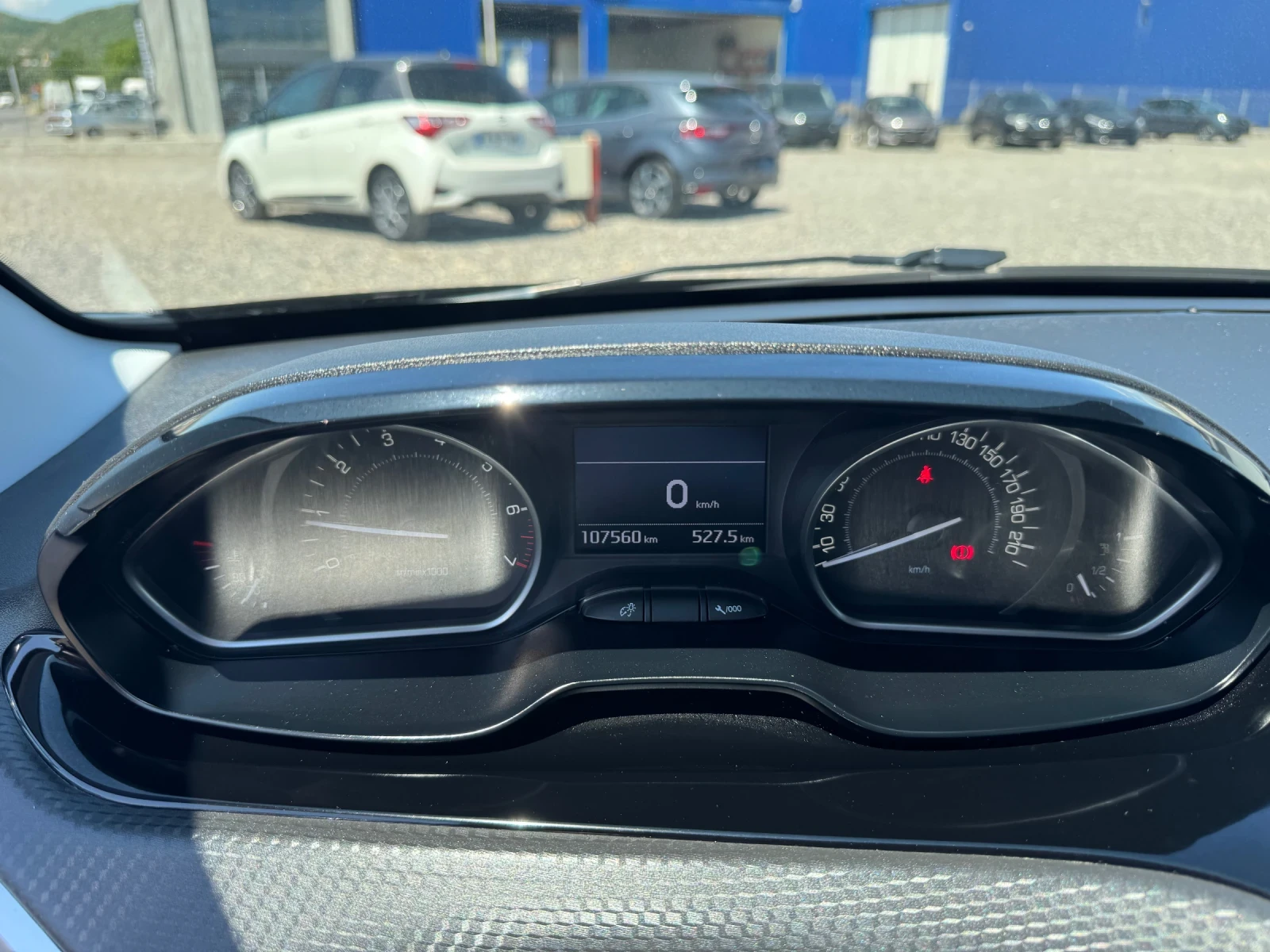 Peugeot 208 1.2 ALLURE - изображение 10
