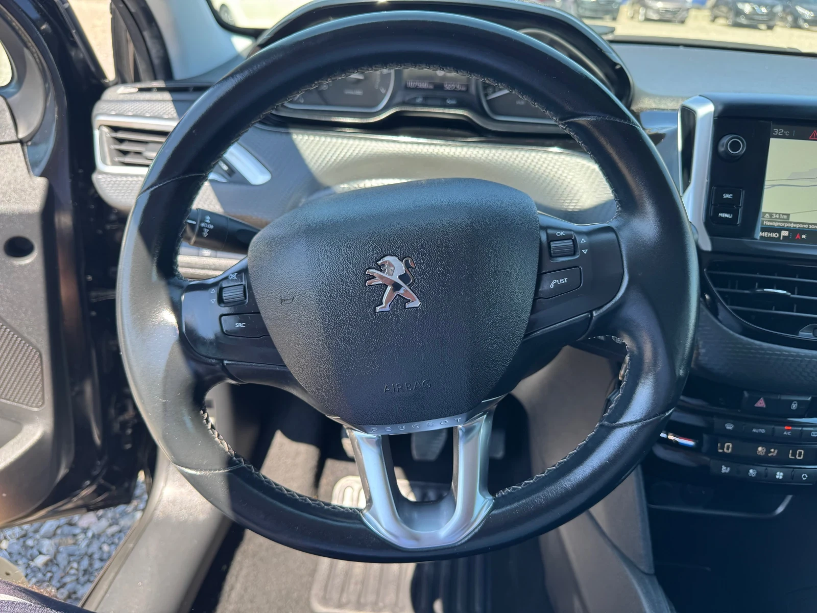 Peugeot 208 1.2 ALLURE - изображение 9