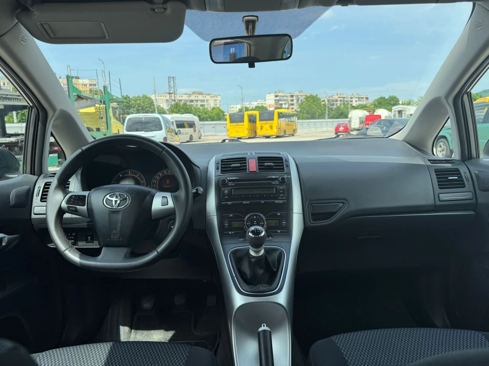 Toyota Auris  - изображение 5
