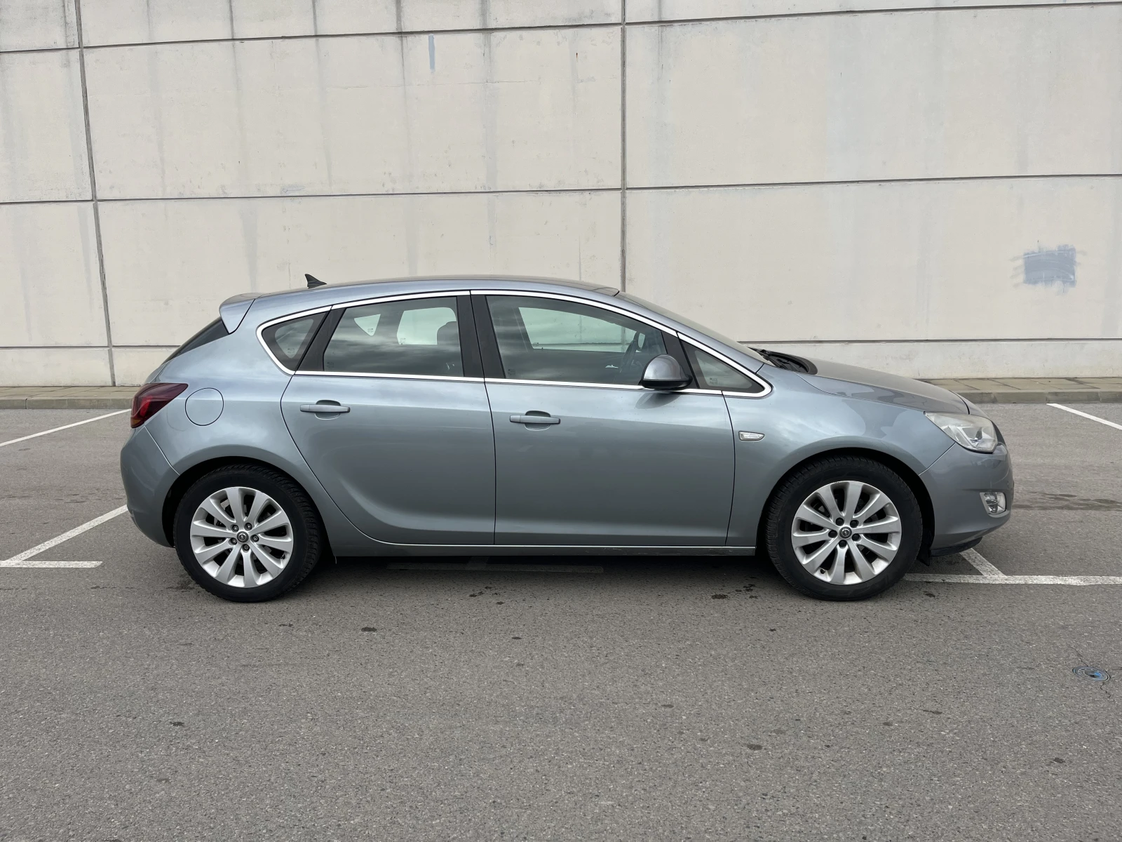 Opel Astra J 1.4T Cosmo - изображение 2