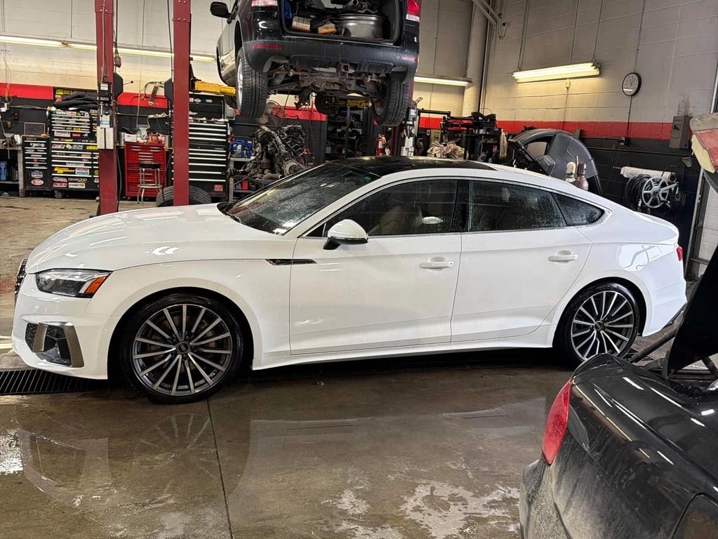 Audi A5 Progressiv * CARFAX * ДИСТРОНИК* ОБДУХВАНЕ - изображение 3