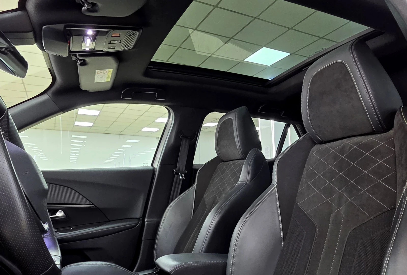 Peugeot 2008 GT line/Panorama, снимка 8 - Автомобили и джипове - 53874108