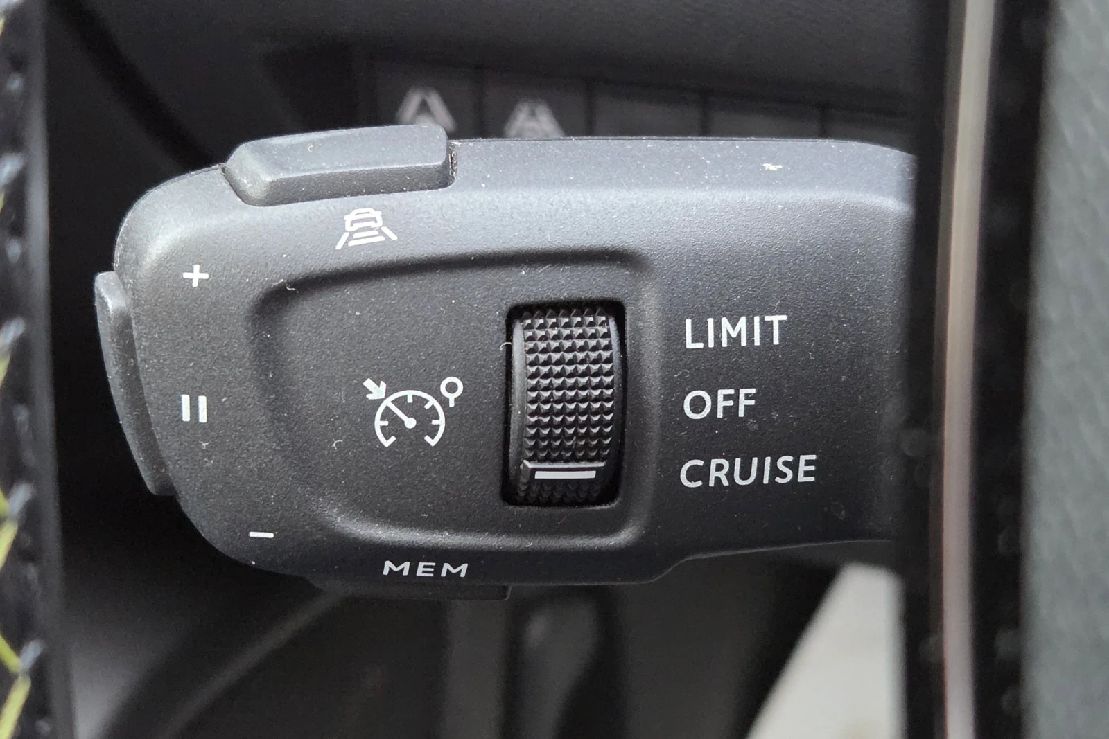 Peugeot 2008 GT line/Pano/ACC/Virtual/ВГаранция, снимка 14 - Автомобили и джипове - 53874108