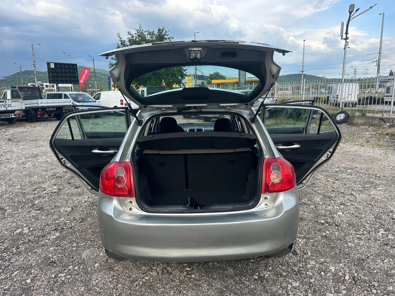 Toyota Auris 1.4D4D 90kc, снимка 14 - Автомобили и джипове - 54641092