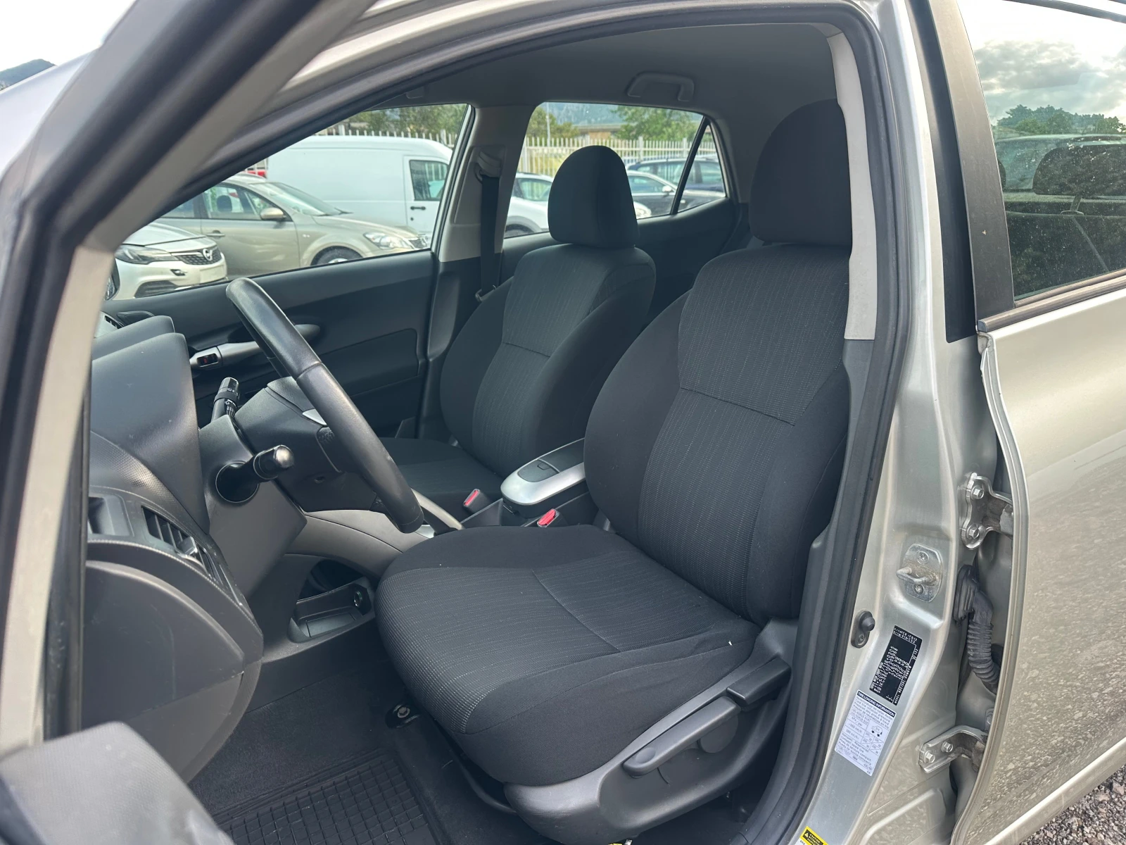 Toyota Auris 1.4D4D 90kc, снимка 9 - Автомобили и джипове - 54641092
