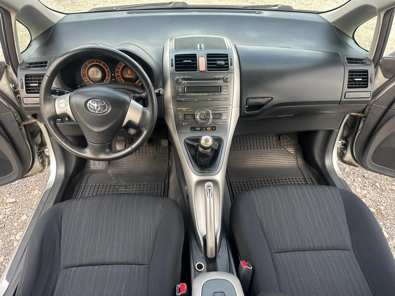 Toyota Auris 1.4D4D 90kc, снимка 10 - Автомобили и джипове - 54641092