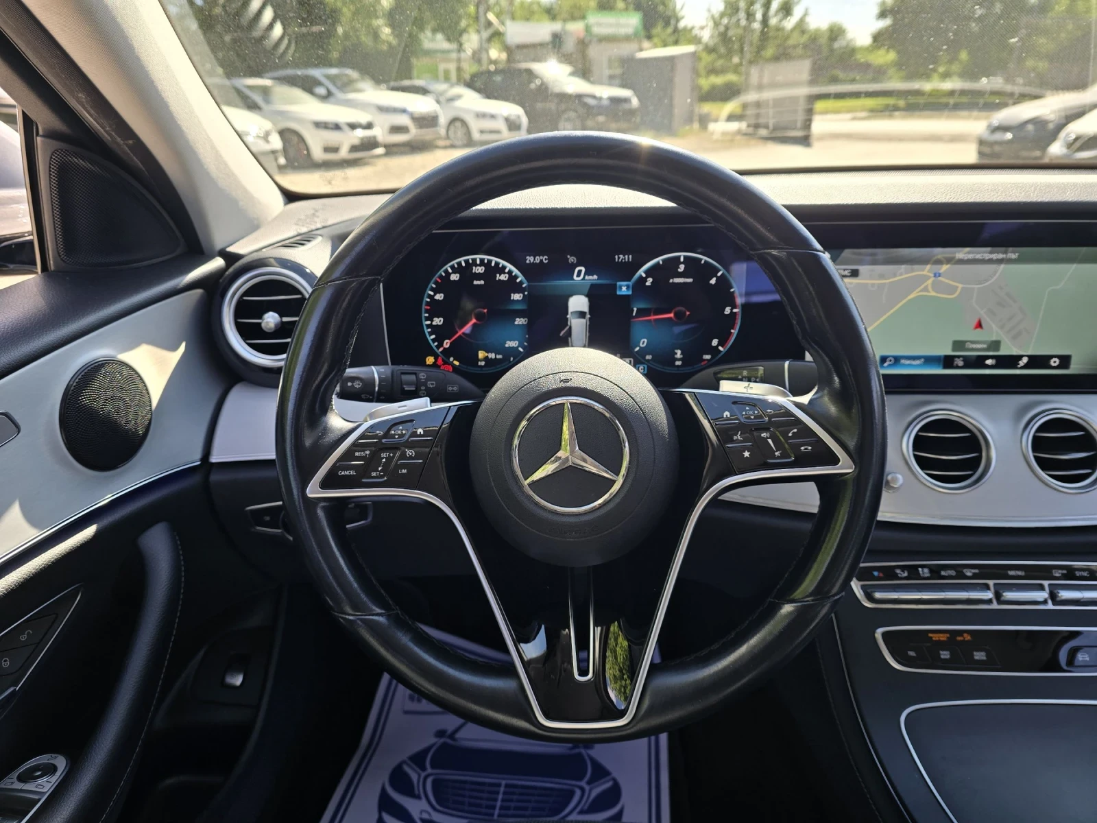 Mercedes-Benz E 200 D 160к.с Business Топ състояние , снимка 16 - Автомобили и джипове - 54713399