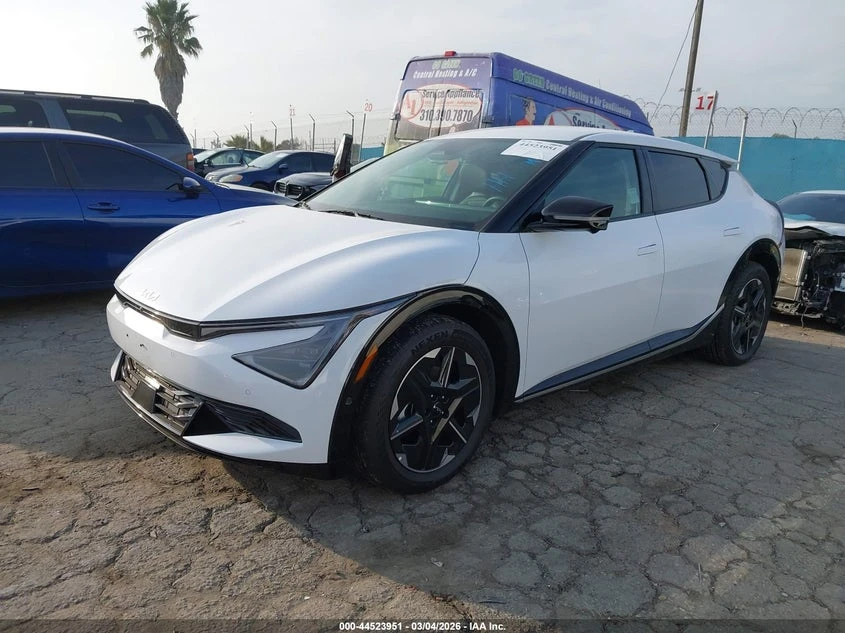 Kia EV6 Wind, снимка 2 - Автомобили и джипове - 55180727