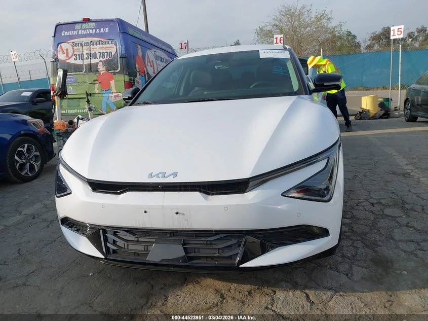 Kia EV6 Wind, снимка 12 - Автомобили и джипове - 55180727
