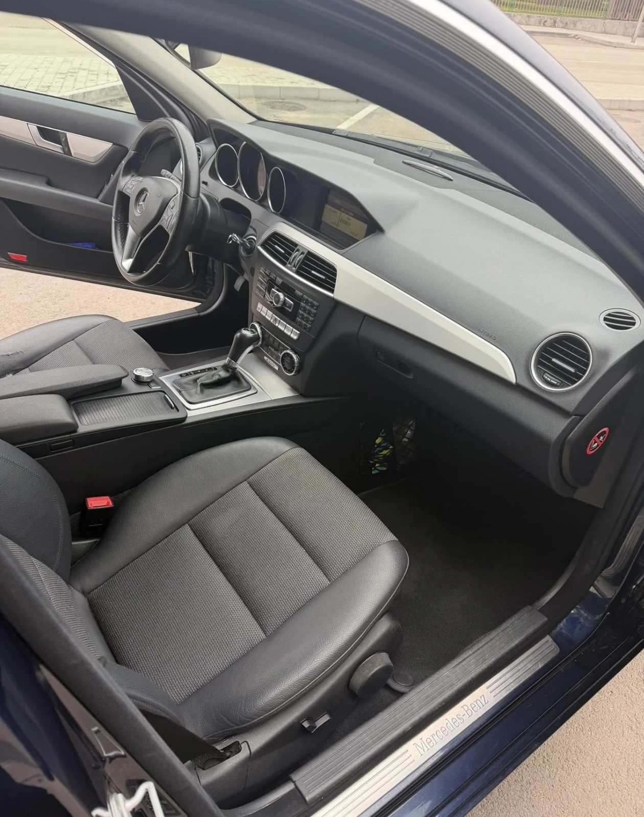 Mercedes-Benz C 300, снимка 13 - Автомобили и джипове - 55464334