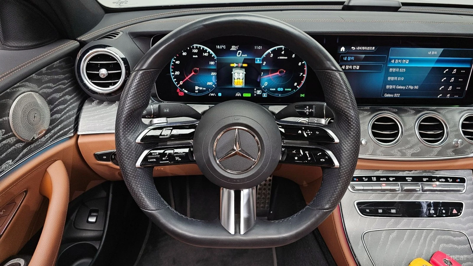Mercedes-Benz E 350 4MATIC* AMG-LINE* BURMESTER* 360* ДИСТРОНИK, снимка 6 - Автомобили и джипове - 55504493