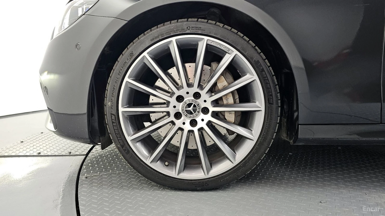 Mercedes-Benz E 350 4MATIC* AMG-LINE* BURMESTER* 360* ДИСТРОНИK, снимка 16 - Автомобили и джипове - 55504493
