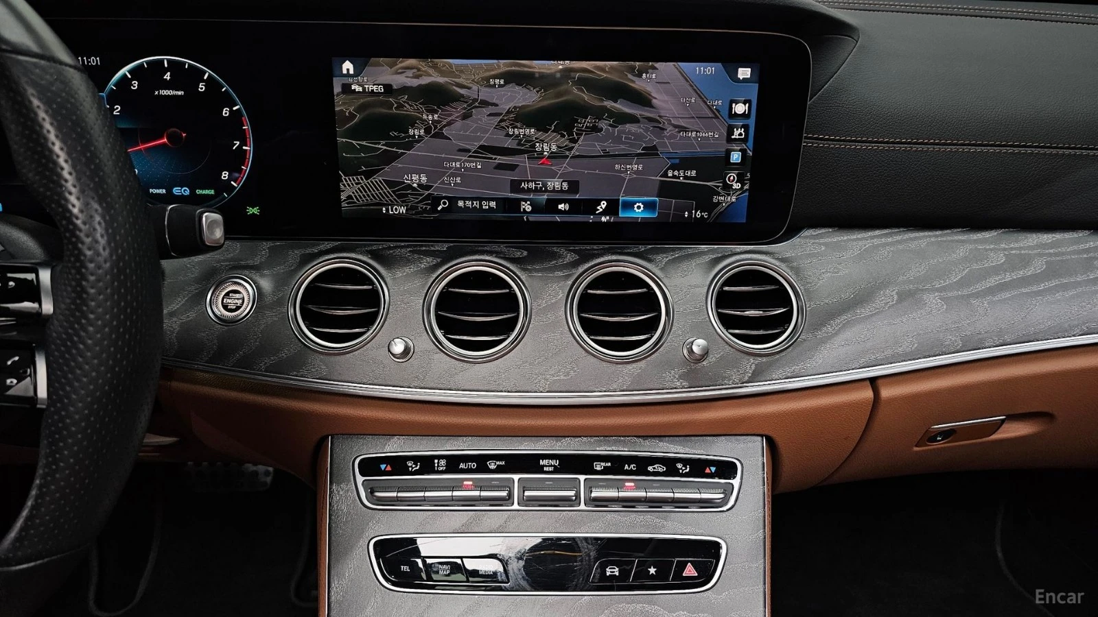 Mercedes-Benz E 350 4MATIC* AMG-LINE* BURMESTER* 360* ДИСТРОНИK, снимка 12 - Автомобили и джипове - 55504493