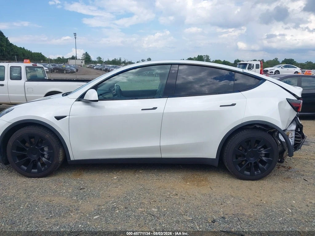 Tesla Model Y * LONG RANGE DUAL MOTOR ALL WHEEL DRIVE * CARFAX *, снимка 5 - Автомобили и джипове - 55858716