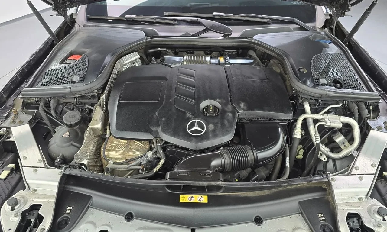 Mercedes-Benz E 220 d 4MATIC AMG Line | АВТОФИНАНСИРАНЕ, снимка 6 - Автомобили и джипове - 56041769