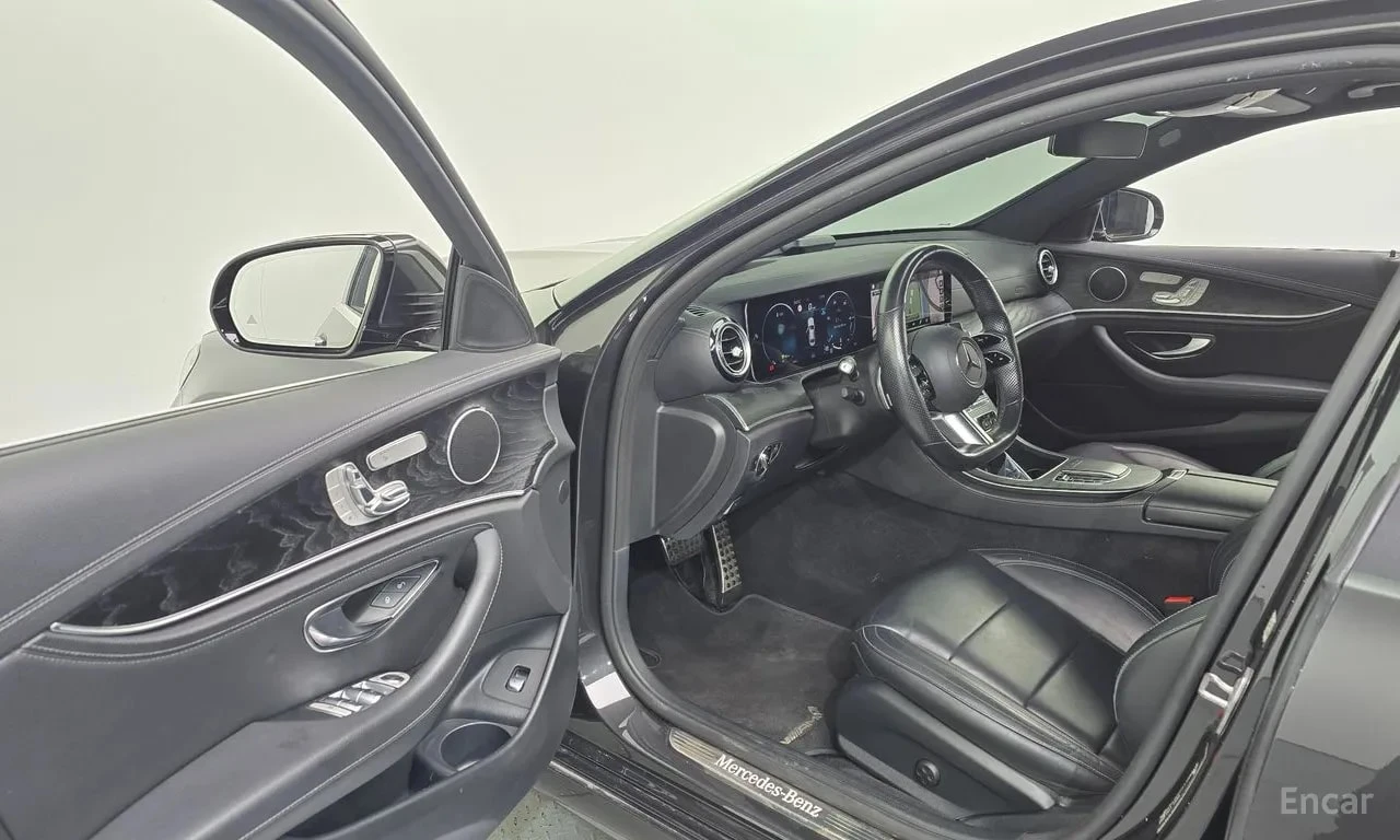 Mercedes-Benz E 220 d 4MATIC AMG Line | АВТОФИНАНСИРАНЕ, снимка 10 - Автомобили и джипове - 56041769
