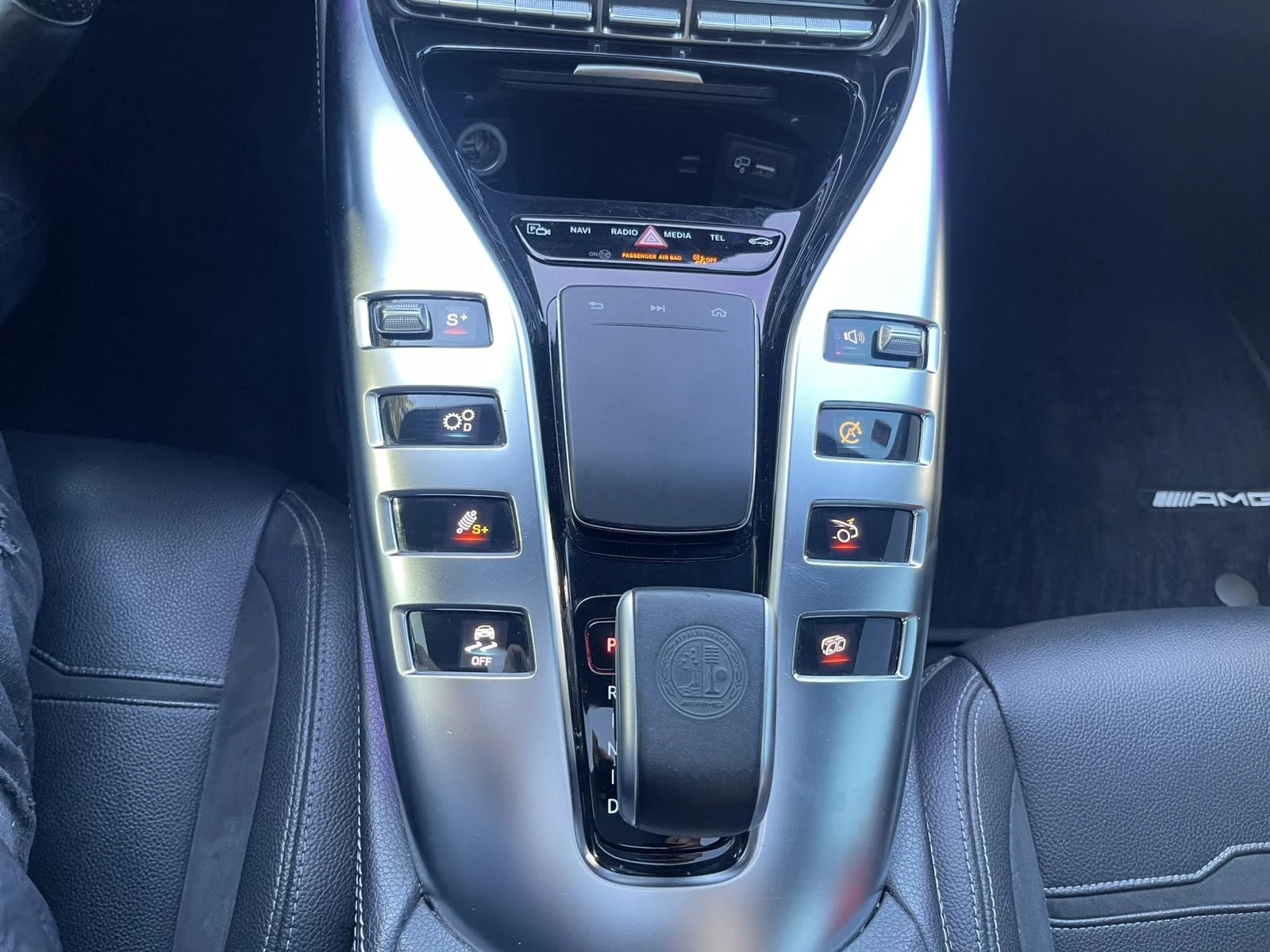 Mercedes-Benz AMG GT 53 4MATIC+ KEYLESS PANO , снимка 13 - Автомобили и джипове - 56225543
