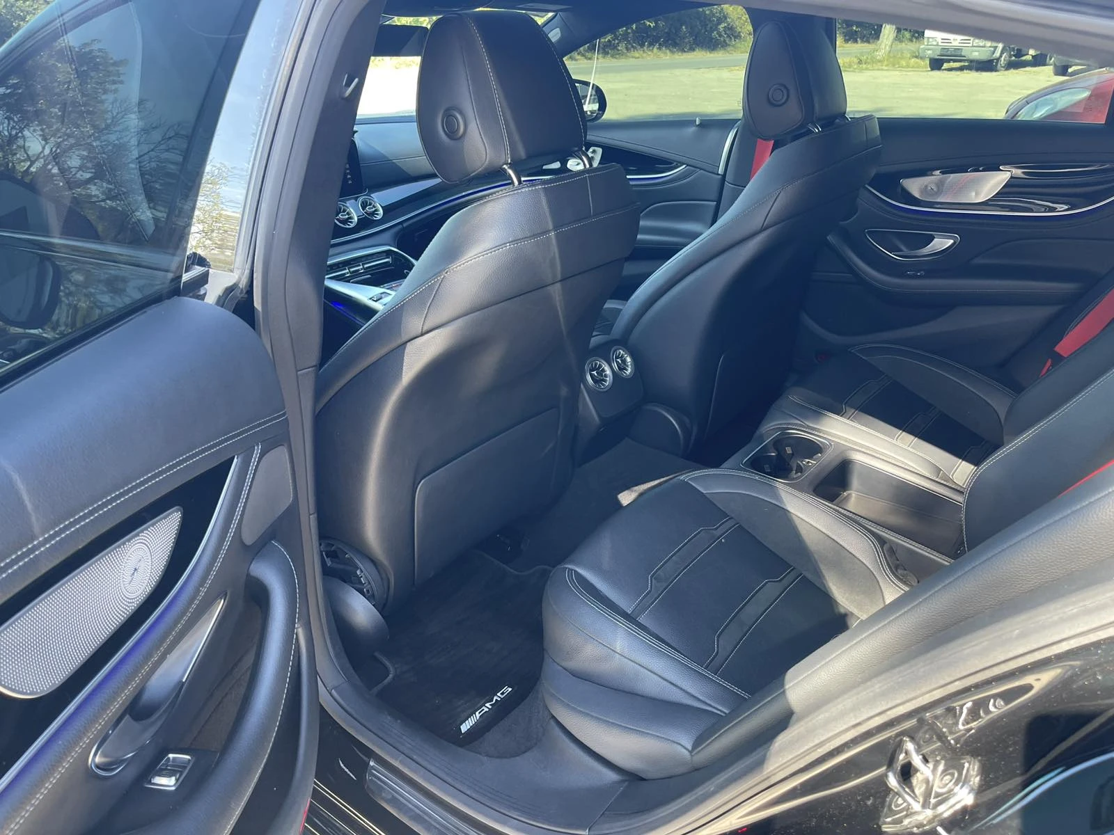 Mercedes-Benz AMG GT 53 4MATIC+ KEYLESS PANO , снимка 11 - Автомобили и джипове - 56225543