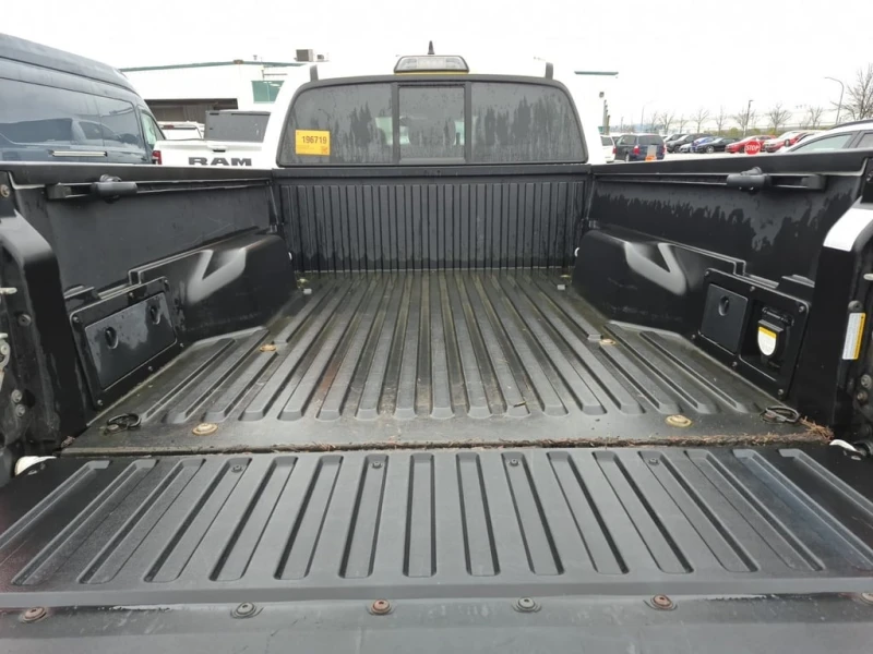 Toyota Tacoma * SR5 CREW CAB LONG BED * CARFAX * ЦЕНА ДО БГ, снимка 12 - Автомобили и джипове - 53019980