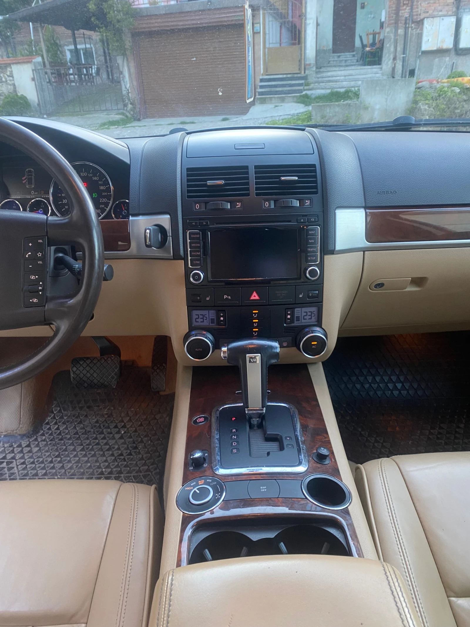 VW Touareg, снимка 7 - Автомобили и джипове - 54170019