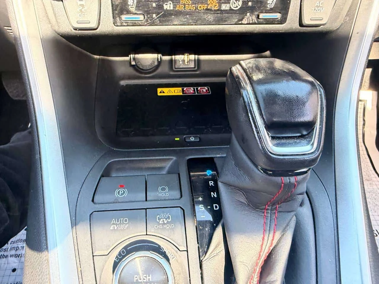Toyota Rav4 XSE Hybrid AWD  CARFAX, снимка 17 - Автомобили и джипове - 54357394