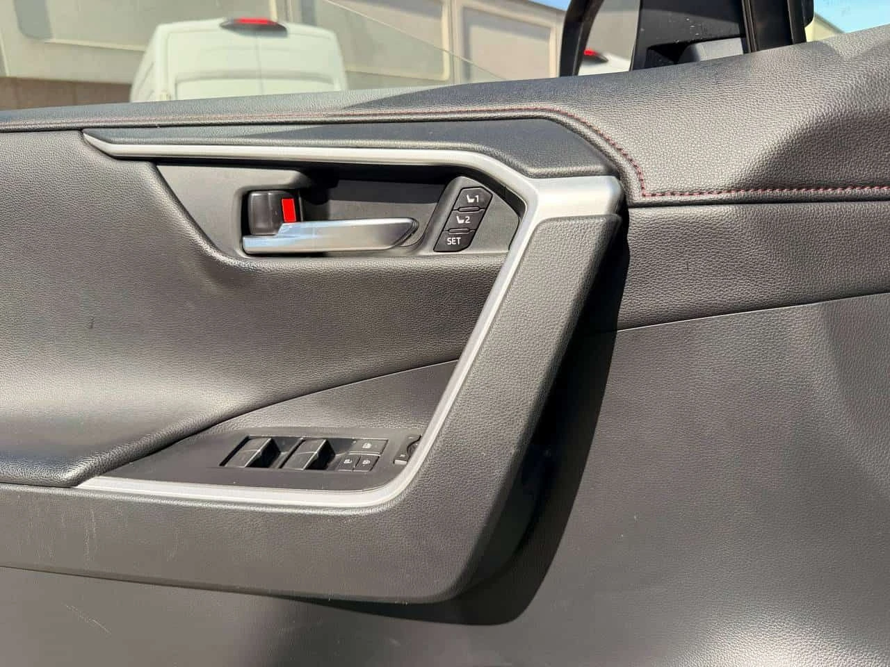 Toyota Rav4 XSE Hybrid AWD  CARFAX, снимка 15 - Автомобили и джипове - 54357394