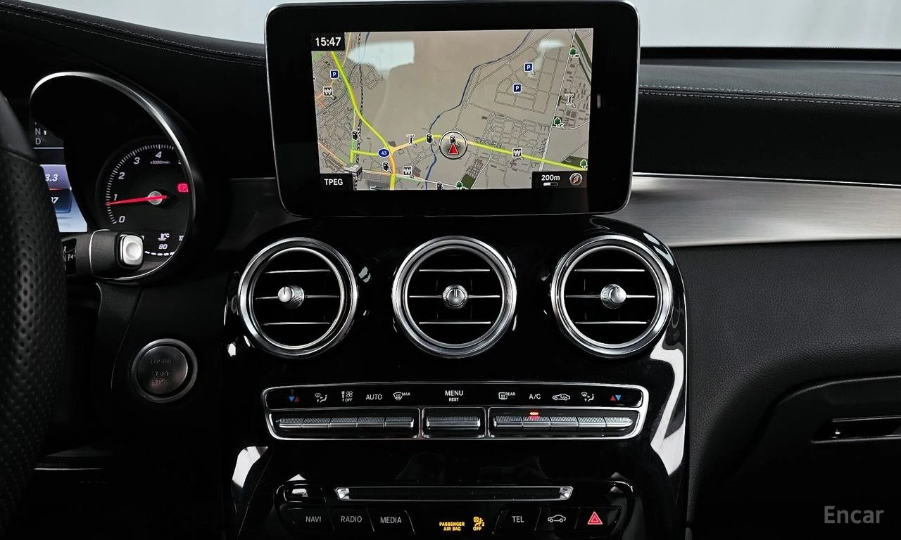 Mercedes-Benz GLC 300 4MATIC* AMG-LINE* DISTRONIC* 360CAMERA* , снимка 8 - Автомобили и джипове - 54565063