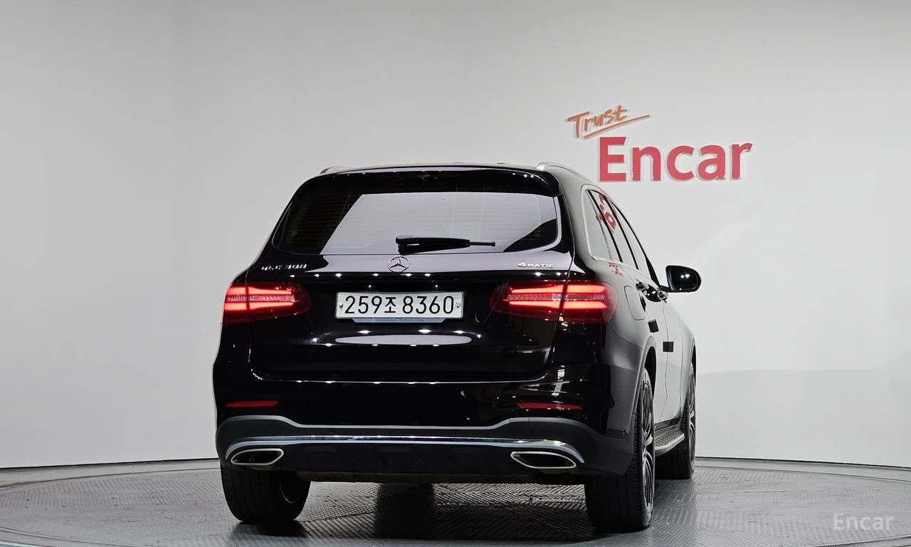 Mercedes-Benz GLC 300 4MATIC* AMG-LINE* DISTRONIC* 360CAMERA* , снимка 4 - Автомобили и джипове - 54565063
