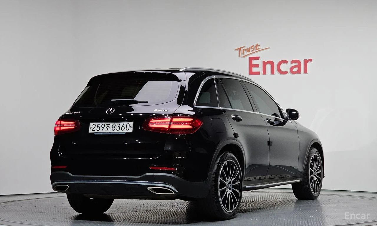Mercedes-Benz GLC 300 4MATIC* AMG-LINE* DISTRONIC* 360CAMERA* , снимка 3 - Автомобили и джипове - 54565063