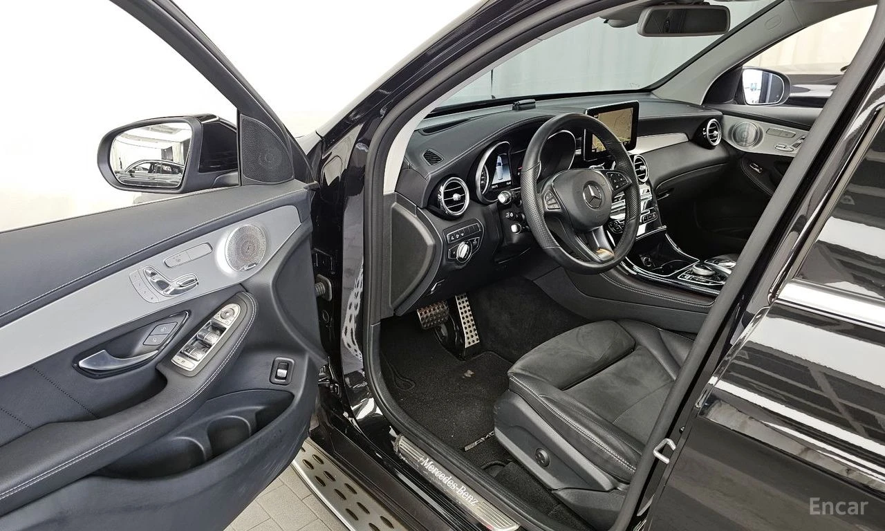 Mercedes-Benz GLC 300 4MATIC* AMG-LINE* DISTRONIC* 360CAMERA* , снимка 5 - Автомобили и джипове - 54565063