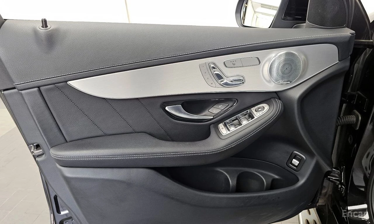 Mercedes-Benz GLC 300 4MATIC* AMG-LINE* DISTRONIC* 360CAMERA* , снимка 14 - Автомобили и джипове - 54565063