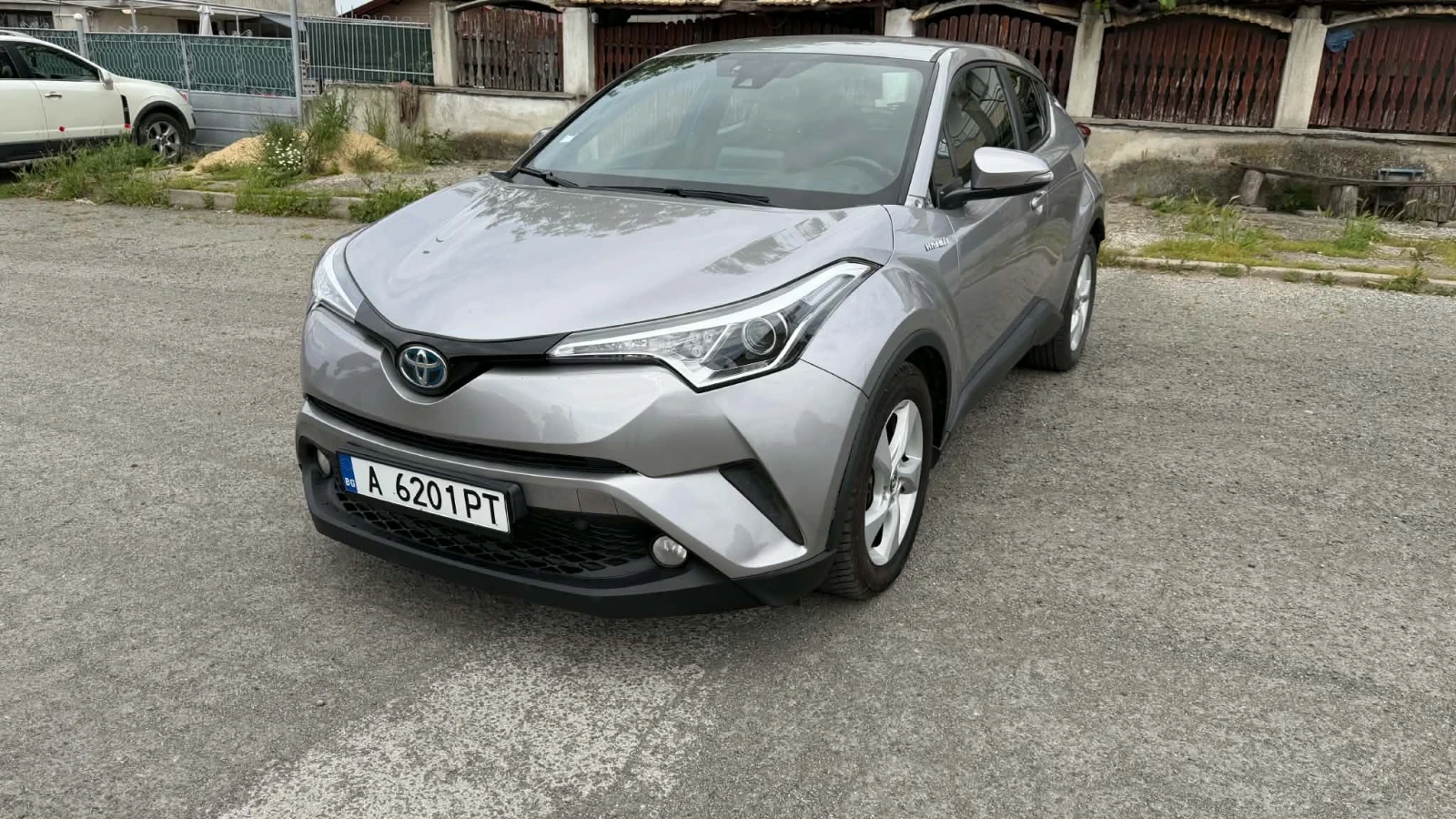 Toyota C-HR 1.8 HYBRID, снимка 2 - Автомобили и джипове - 54623519