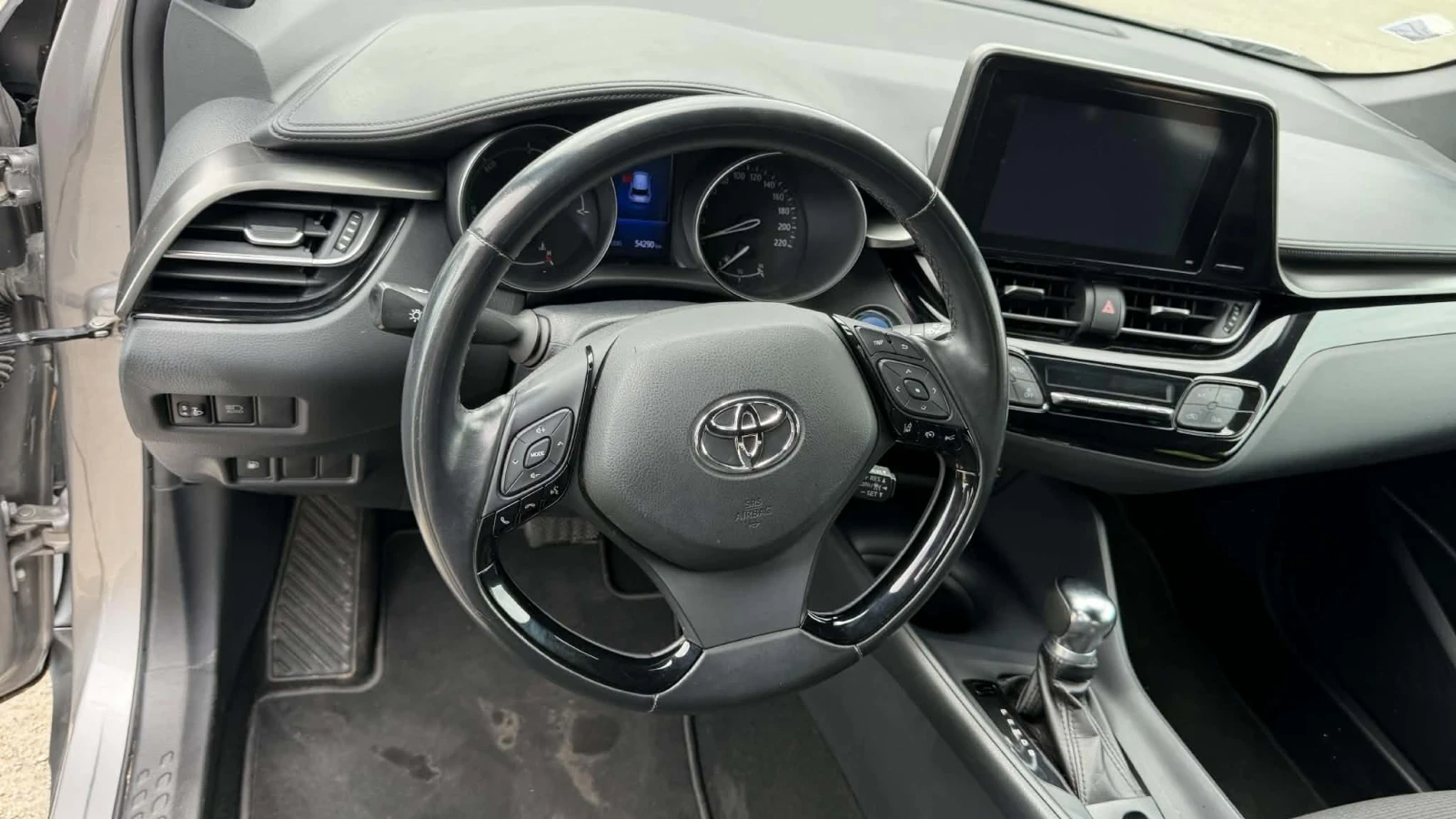 Toyota C-HR 1.8 HYBRID, снимка 8 - Автомобили и джипове - 54623519