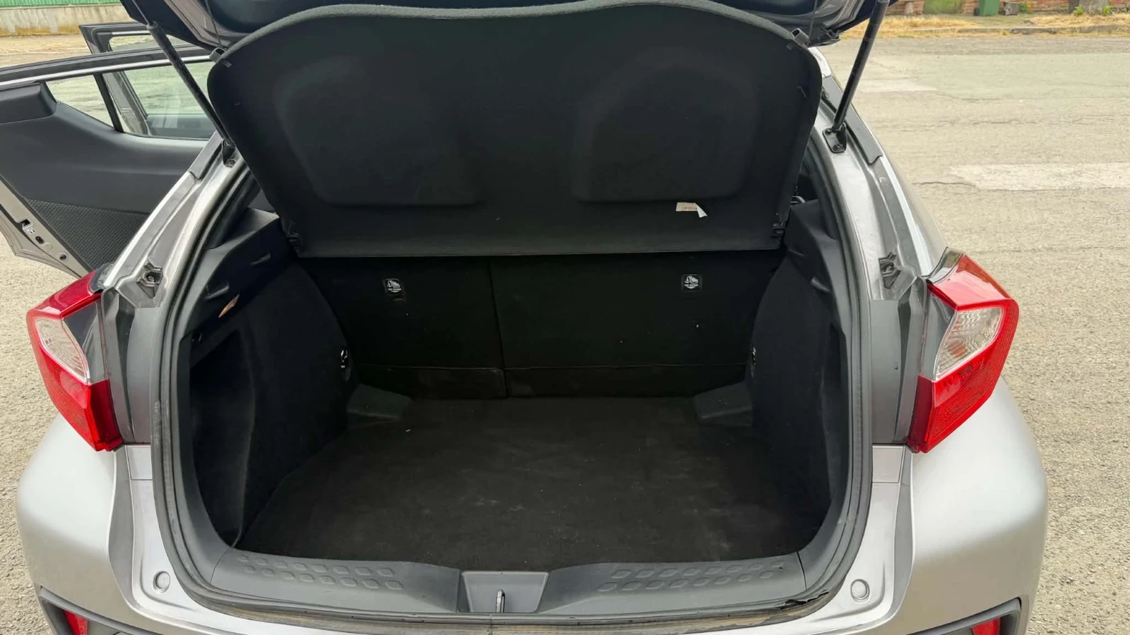 Toyota C-HR 1.8 HYBRID, снимка 10 - Автомобили и джипове - 54623519